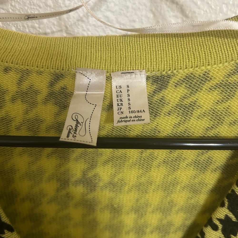 Sweater - Picture 2 of 3